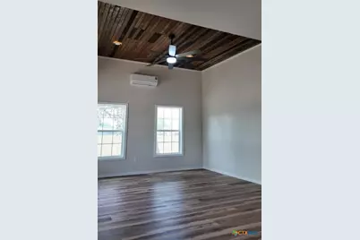 210 Julia St., Yoakum, TX 77995 - Photo 16