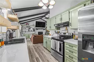 101 King Arthur St, Victoria, TX 77904 - Photo 6