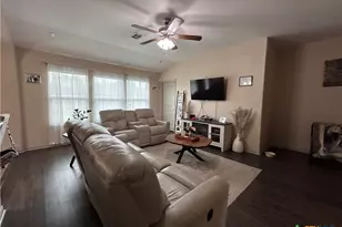 207 Cobble Stone Ct, Victoria, TX 77904 - Photo 8