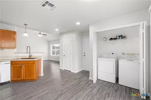 407 E Pietzsch St, Bartlett, TX 76511 - Photo 12