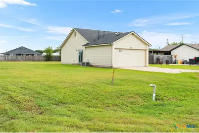 407 E Pietzsch Street, Bartlett, TX 76511 - Photo 4