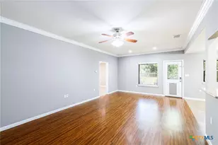 186 Talon Dr, Luling, TX 78648 - Photo 6