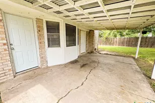 102 Tanglewood Dr, Victoria, TX 77901 - Photo 24