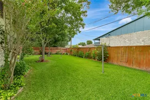 304 Tanglewood Dr, Victoria, TX 77901 - Photo 44
