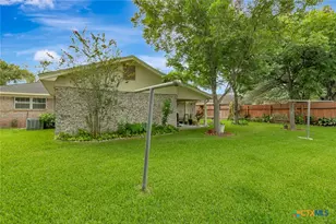 304 Tanglewood Dr, Victoria, TX 77901 - Photo 40