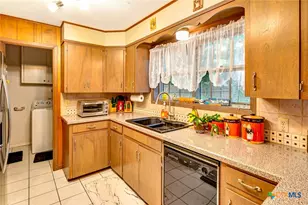 304 Tanglewood Dr, Victoria, TX 77901 - Photo 18