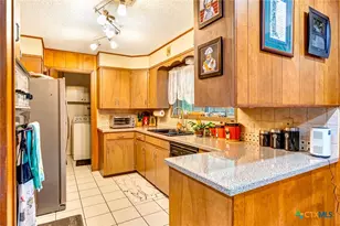 304 Tanglewood Dr, Victoria, TX 77901 - Photo 16