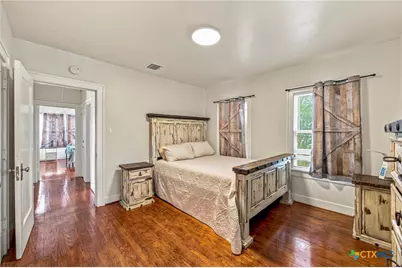 108 E College Street, Seguin, TX 78155 - Photo 20