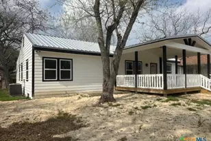 1008 N Gonzales St, Cuero, TX 77954 - Photo 1