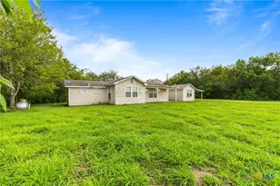 1409 W Main St, Edna, TX 77957 - Photo 38