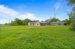1409 W Main St, Edna, TX 77957 - Photo 12