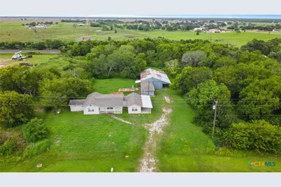 1409 W Main Street, Edna, TX 77957 - Photo 1