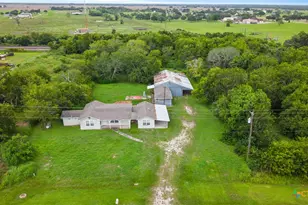 1409 W Main St, Edna, TX 77957 - Photo 1