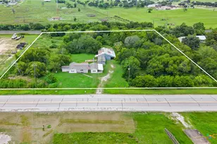 1409 W Main St, Edna, TX 77957 - Photo 6