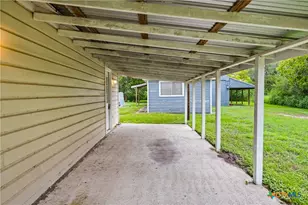 1409 W Main St, Edna, TX 77957 - Photo 14