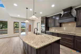 657 Vale Ct, New Braunfels, TX 78132 - Photo 6