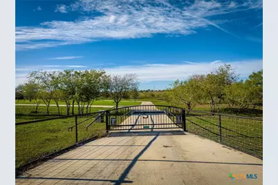 148 Lakecreek Drive, New Braunfels, TX 78130 - Photo 2