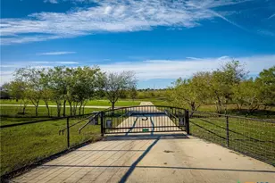 148 Lake Creek Dr, New Braunfels, TX 78130 - Photo 2