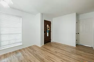 404 Alamogordo Dr, Victoria, TX 77904 - Photo 2