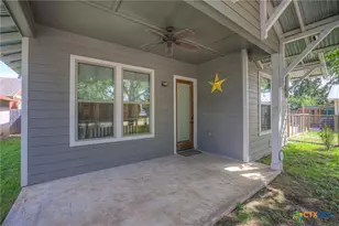 349 E South St, New Braunfels, TX 78130 - Photo 10