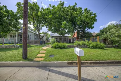 349 E South Street, New Braunfels, TX 78130 - Photo 2