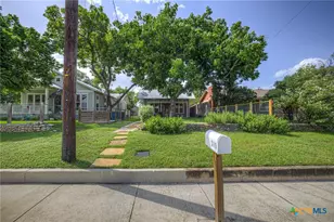 349 E South St, New Braunfels, TX 78130 - Photo 2