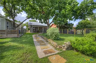 349 E South St, New Braunfels, TX 78130 - Photo 4