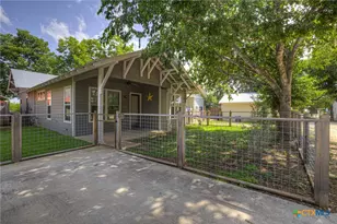 349 E South St, New Braunfels, TX 78130 - Photo 14