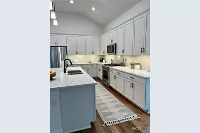611 N Guenther Avenue, New Braunfels, TX 78130 - Photo 12
