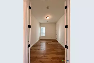 611 N Guenther Avenue, New Braunfels, TX 78130 - Photo 18
