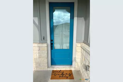 611 N Guenther Avenue, New Braunfels, TX 78130 - Photo 2