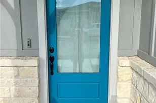 611 N Guenther Ave, New Braunfels, TX 78130 - Photo 2