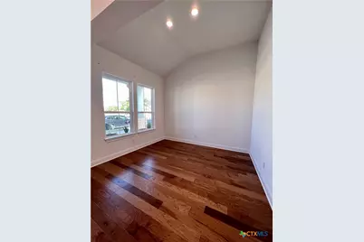 611 N Guenther Avenue, New Braunfels, TX 78130 - Photo 4