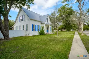 1322 N Ave F, Shiner, TX 77984 - Photo 2