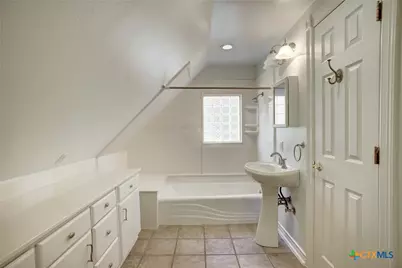 1322 N Avenue F #A, Shiner, TX 77984 - Photo 28