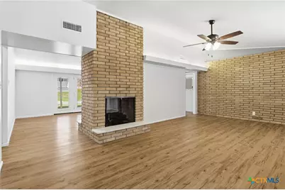 633 Lockener Ave, New Braunfels, TX 78130 - Photo 6