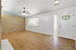 633 Lockener Ave, New Braunfels, TX 78130 - Photo 4