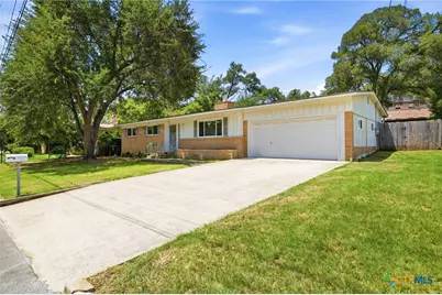 633 Lockener Ave, New Braunfels, TX 78130 - Photo 2