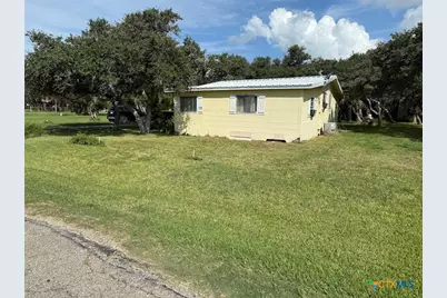 706 W Jefferson Avenue, Port O'Connor, TX 77982 - Photo 2