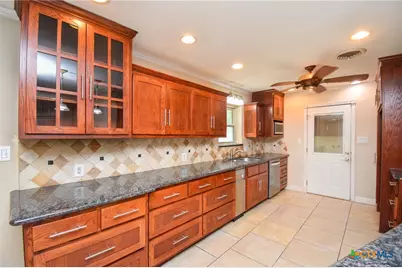 201 Canterbury Lane, Victoria, TX 77904 - Photo 6