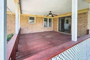802 E 14th St, Cameron, TX 76520 - Photo 14