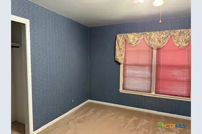 802 E 14th St, Cameron, TX 76520 - Photo 8