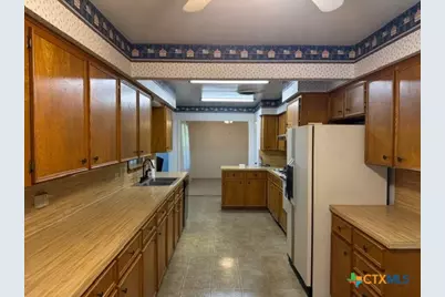802 E 14th St, Cameron, TX 76520 - Photo 4