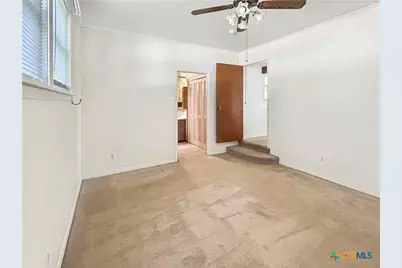 802 E 14th St, Cameron, TX 76520 - Photo 10