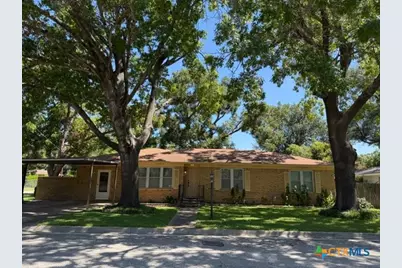 802 E 14th St, Cameron, TX 76520 - Photo 1