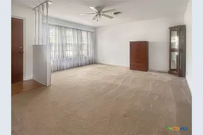 802 E 14th St, Cameron, TX 76520 - Photo 2