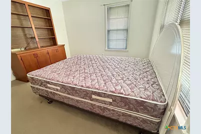 802 E 14th St, Cameron, TX 76520 - Photo 8