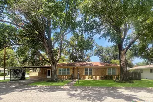 802 E 14th St, Cameron, TX 76520 - Photo 18
