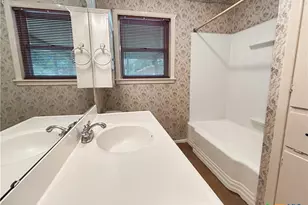802 E 14th St, Cameron, TX 76520 - Photo 12