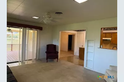 802 E 14th St, Cameron, TX 76520 - Photo 6